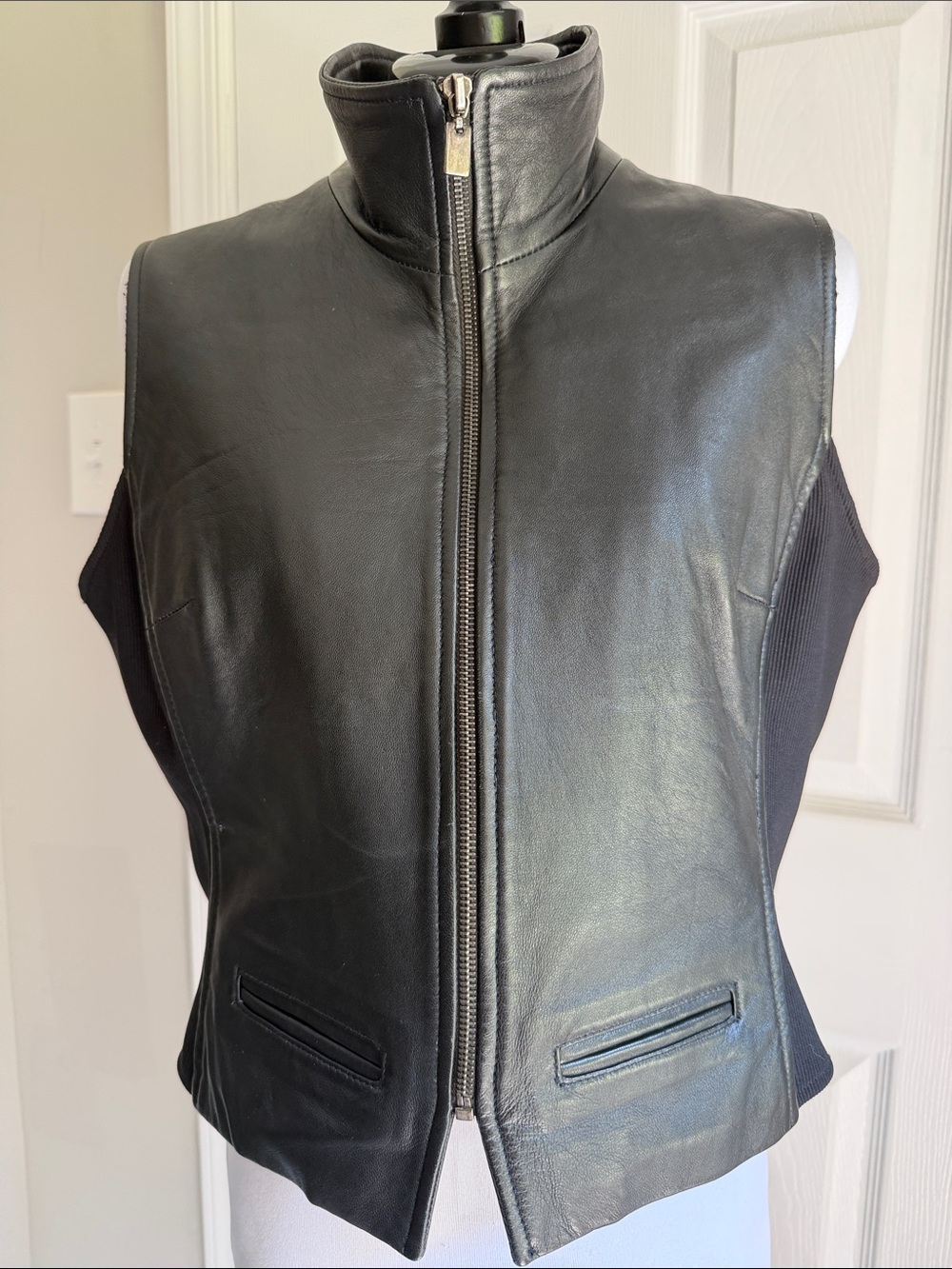 Vintage Women’s Black Leather Zip Front Vest Jacket L